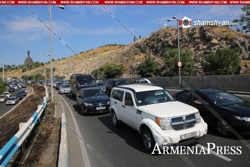 Քիչ առաջ. Շղթայական ավտովթար Երևանում․ Mitsubishi-ն բախվել է Mercedes-ին, Land Rover-ին, Toyota-ին և 2 Opel-ներին․(Ֆոտո)