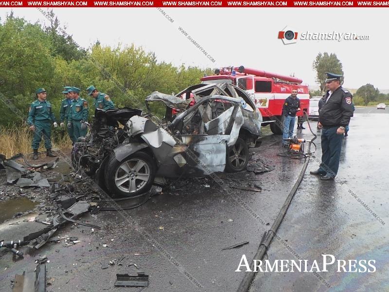 Тяжелая и трагическая автомобильная авария в Котайкской области. BMW X5  превращается в серый. Спасатели восстанавливают труп автомобиля