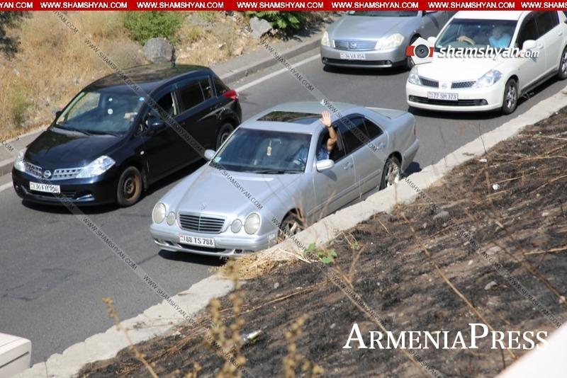 Քիչ առաջ. Շղթայական ավտովթար Երևանում․ Mitsubishi-ն բախվել է Mercedes-ին, Land Rover-ին, Toyota-ին և 2 Opel-ներին․(Ֆոտո)